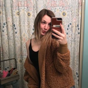 Meet your Posher, Abi